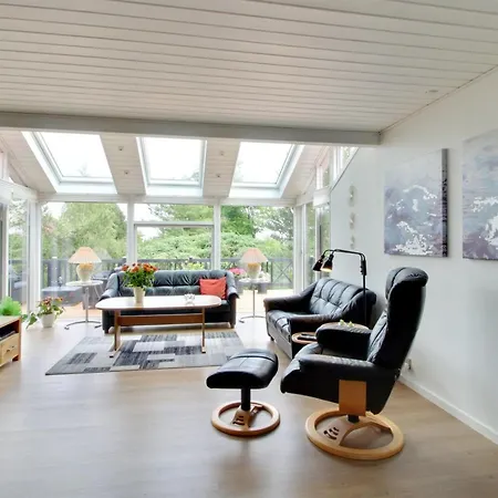 Flora - 150m From The Sea By Interhome Feriehus