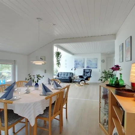 Flora - 150m From The Sea By Interhome Feriehus