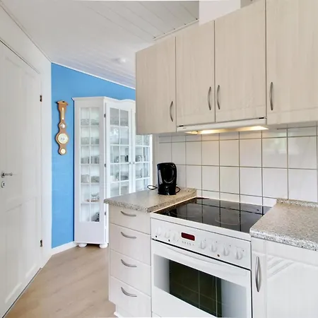 Flora - 150m From The Sea By Interhome