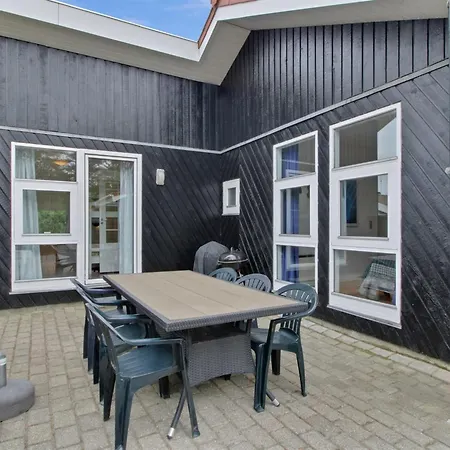 Flora - 150m From The Sea By Interhome *