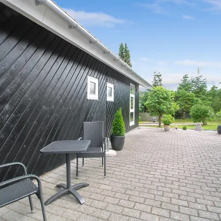 Flora - 150m From The Sea By Interhome Feriehus Hals