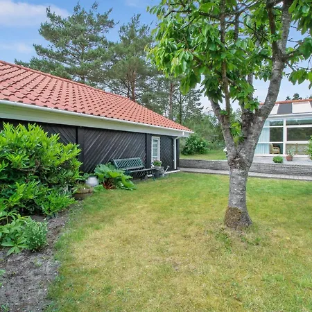 Flora - 150m From The Sea By Interhome Feriehus
